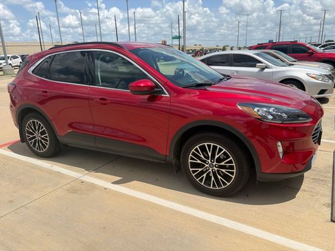 Used 2022 Ford Escape Titanium w/ Titanium Premium Package FWD image 2