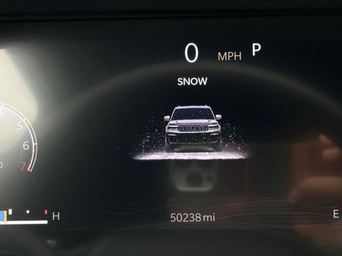 Used 2024 Jeep Grand Cherokee L Limited w/ Luxury Tech Group II image 37