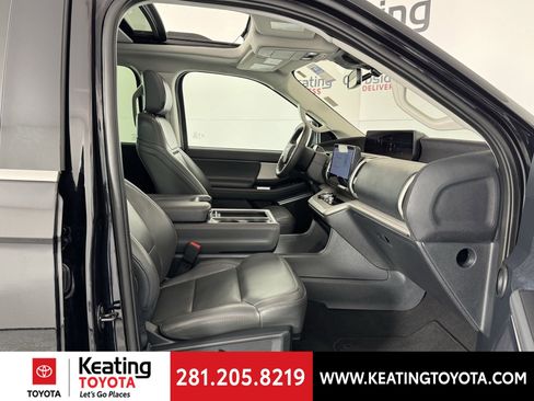 Used 2025 Ford Expedition Active image 21