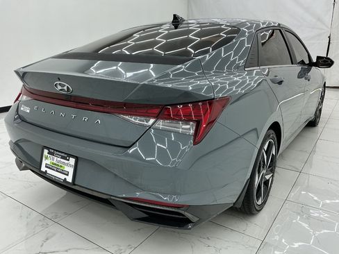 Used 2022 Hyundai Elantra SEL w/ Convenience + Premium Package FWD image 9