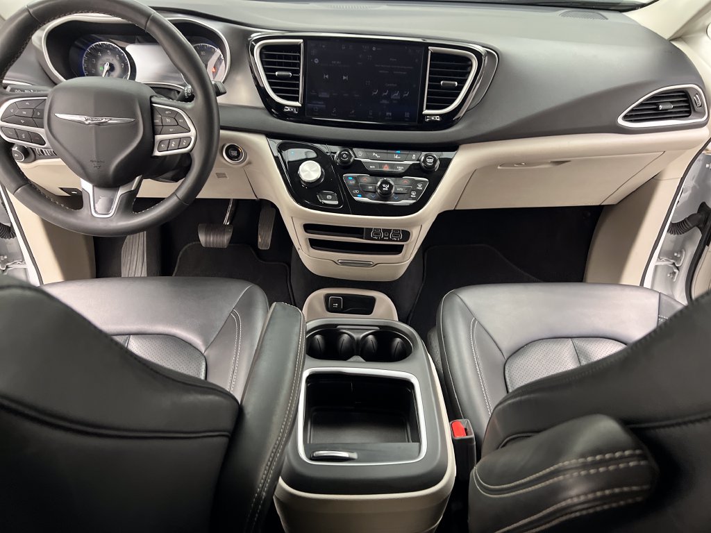 Used 2024 Chrysler Pacifica Touring-L FWD image 50