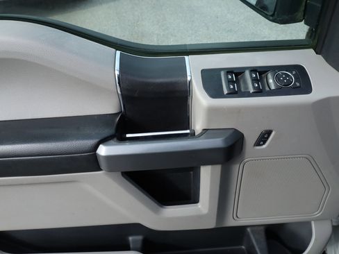 Used 2017 Ford F150 XLT w/ Trailer Tow Package image 19