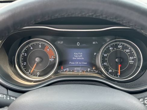 Certified 2019 Jeep Cherokee Limited w/ Luxury Group AWD/4WD image 13