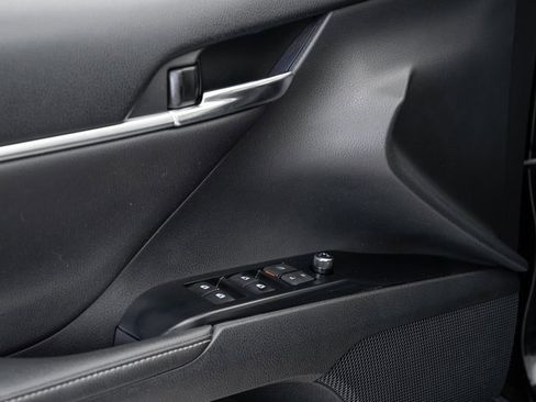 Used 2019 Toyota Camry XSE image 7