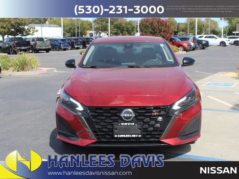 Used 2023 Nissan Altima 2.5 SR FWD image 4