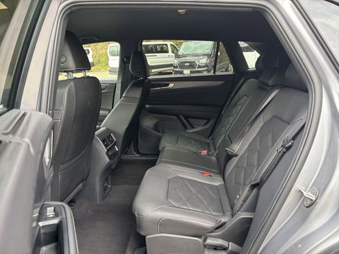 Used 2025 Volkswagen Atlas Cross Sport SE image 25