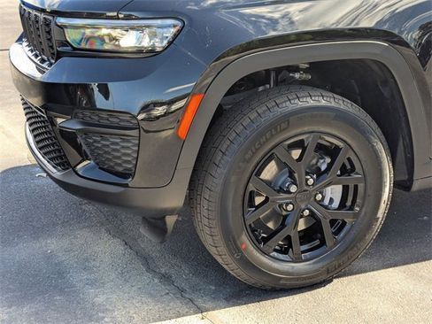 New 2025 Jeep Grand Cherokee Altitude image 8