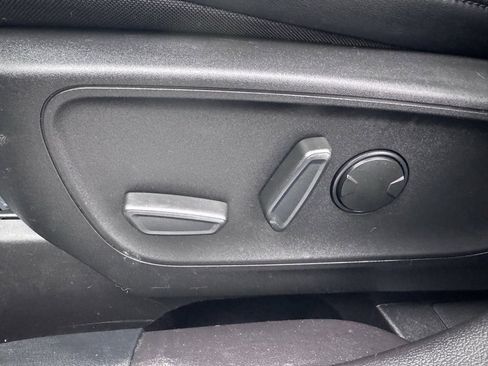 Used 2019 Ford Escape SE image 12