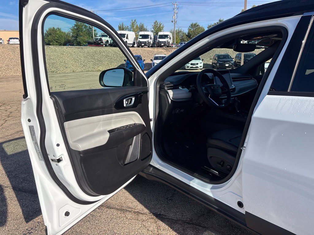 Used 2025 Jeep Compass Limited AWD/4WD image 10