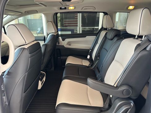 Used 2025 Honda Odyssey Elite image 21