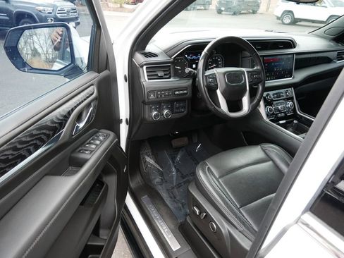 Used 2021 GMC Yukon XL Denali w/ Denali Ultimate Package AWD/4WD image 10