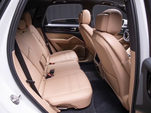 Used 2021 Porsche Cayenne AWD/4WD image 61