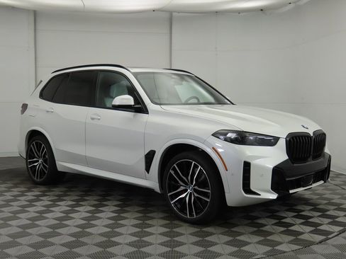 Used 2026 BMW X5 sDrive40i w/ M Sport Package image 4