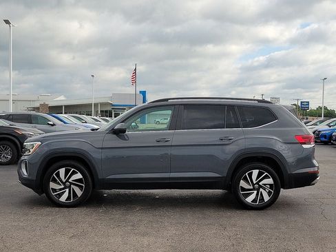 Used 2025 Volkswagen Atlas SE AWD/4WD image 3