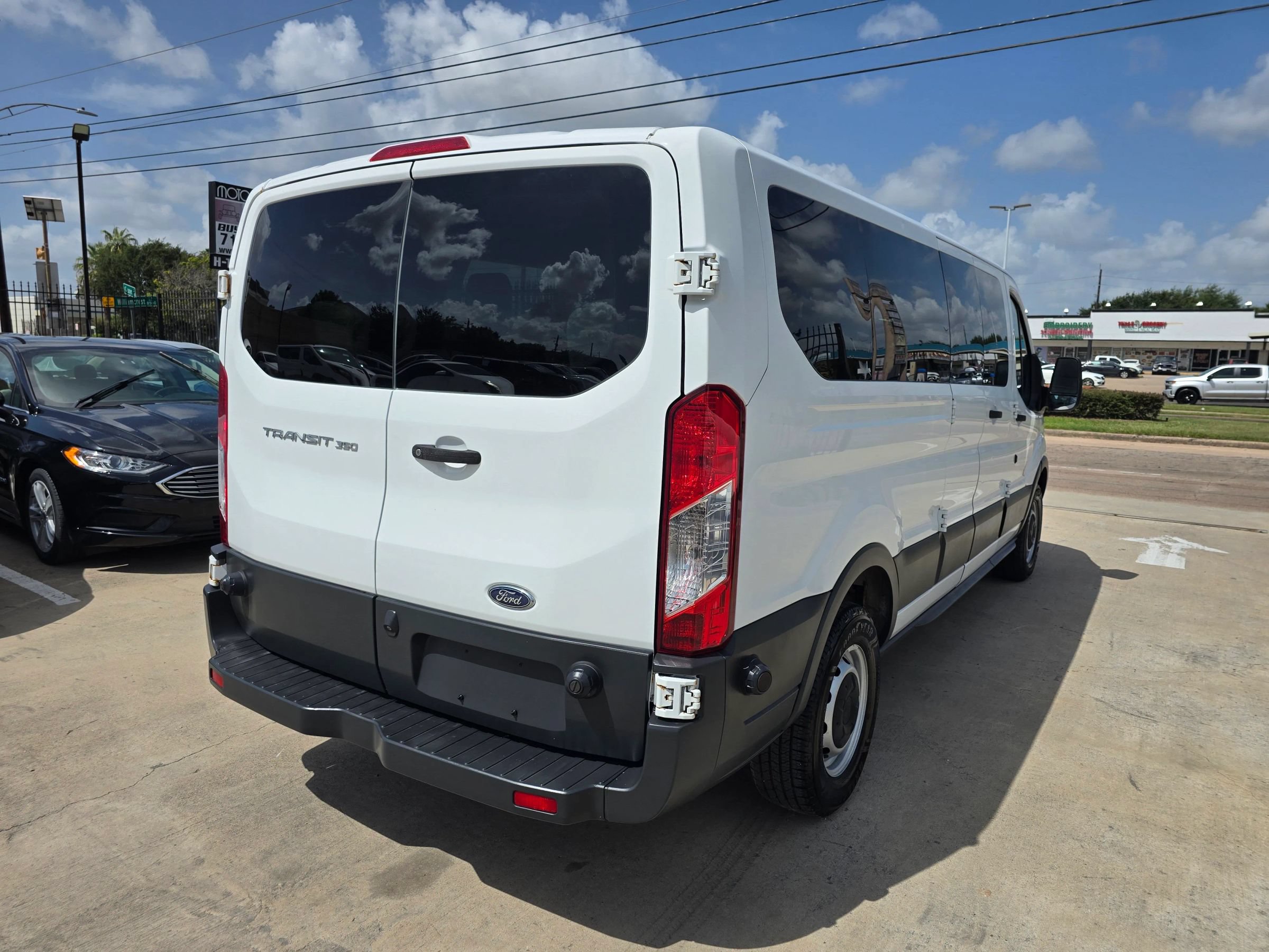 Used 2018 Ford Transit 350 XL RWD image 7