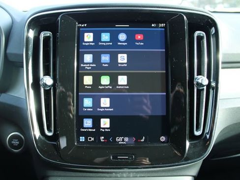 Used 2025 Volvo XC40 B5 Core image 21