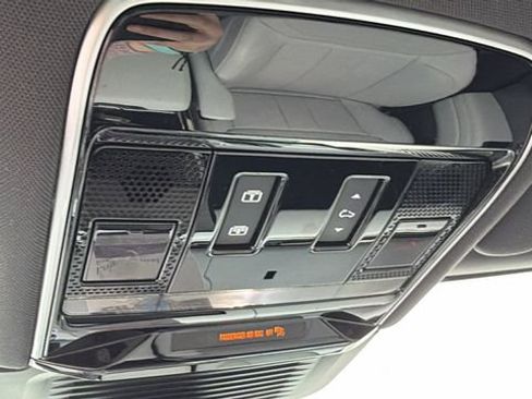 Used 2025 Land Rover Range Rover Sport SE image 15