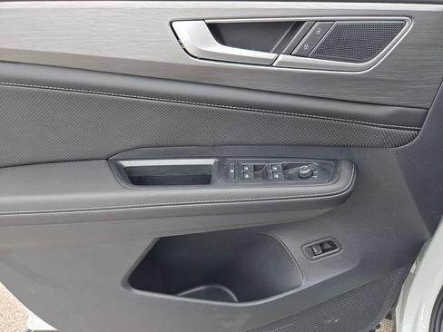 New 2025 Volkswagen Atlas Cross Sport SE FWD image 9