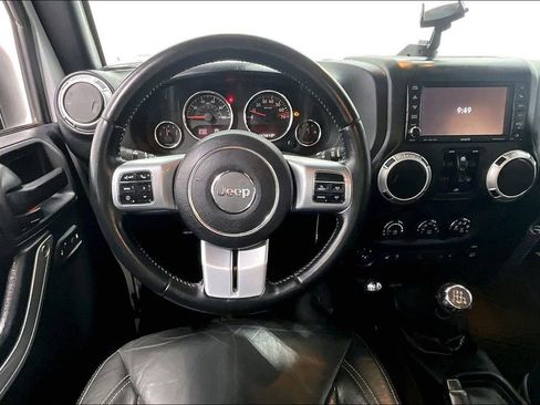 Used 2015 Jeep Wrangler Unlimited Rubicon AWD/4WD image 7