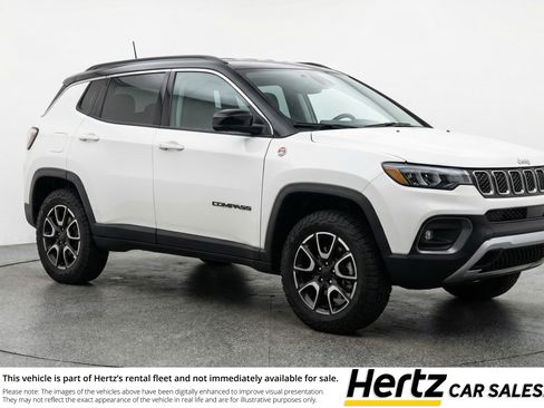 Used 2025 Jeep Compass Trailhawk AWD/4WD image 1