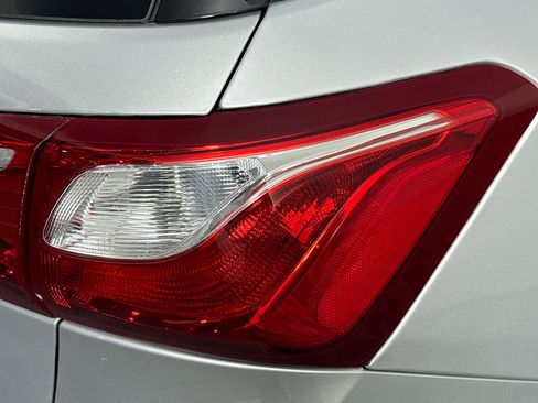 Used 2020 Chevrolet Equinox LT w/ Sport Edition FWD image 32