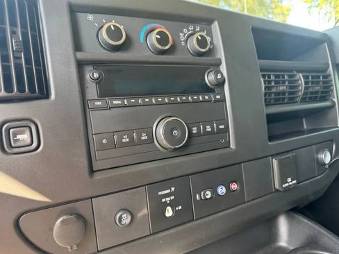 Used 2018 Chevrolet Express 2500 LS w/ Driver Convenience Package RWD image 14