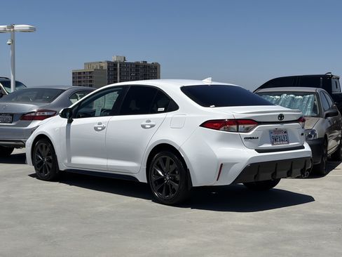 Certified 2025 Toyota Corolla SE FWD image 5