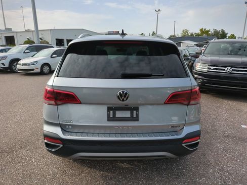 Used 2023 Volkswagen Taos SE w/ Panoramic Sunroof Package AWD/4WD image 4