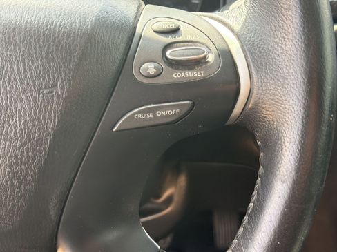 Used 2019 Nissan Pathfinder SV image 20