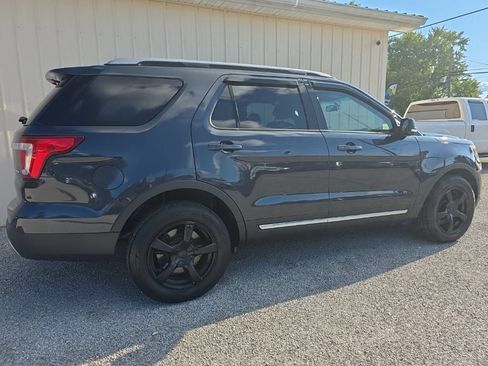 Used 2017 Ford Explorer XLT w/ Equipment Group 202A AWD/4WD image 4