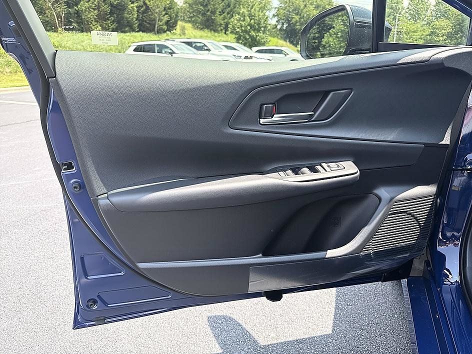 New 2026 Toyota Prius Plug-In Hybrid FWD image 9