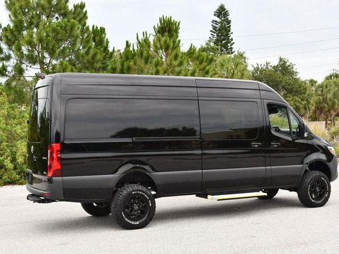 Used 2024 Mercedes-Benz Sprinter 2500 image 7