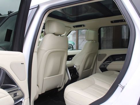 Used 2023 Land Rover Range Rover SE image 37