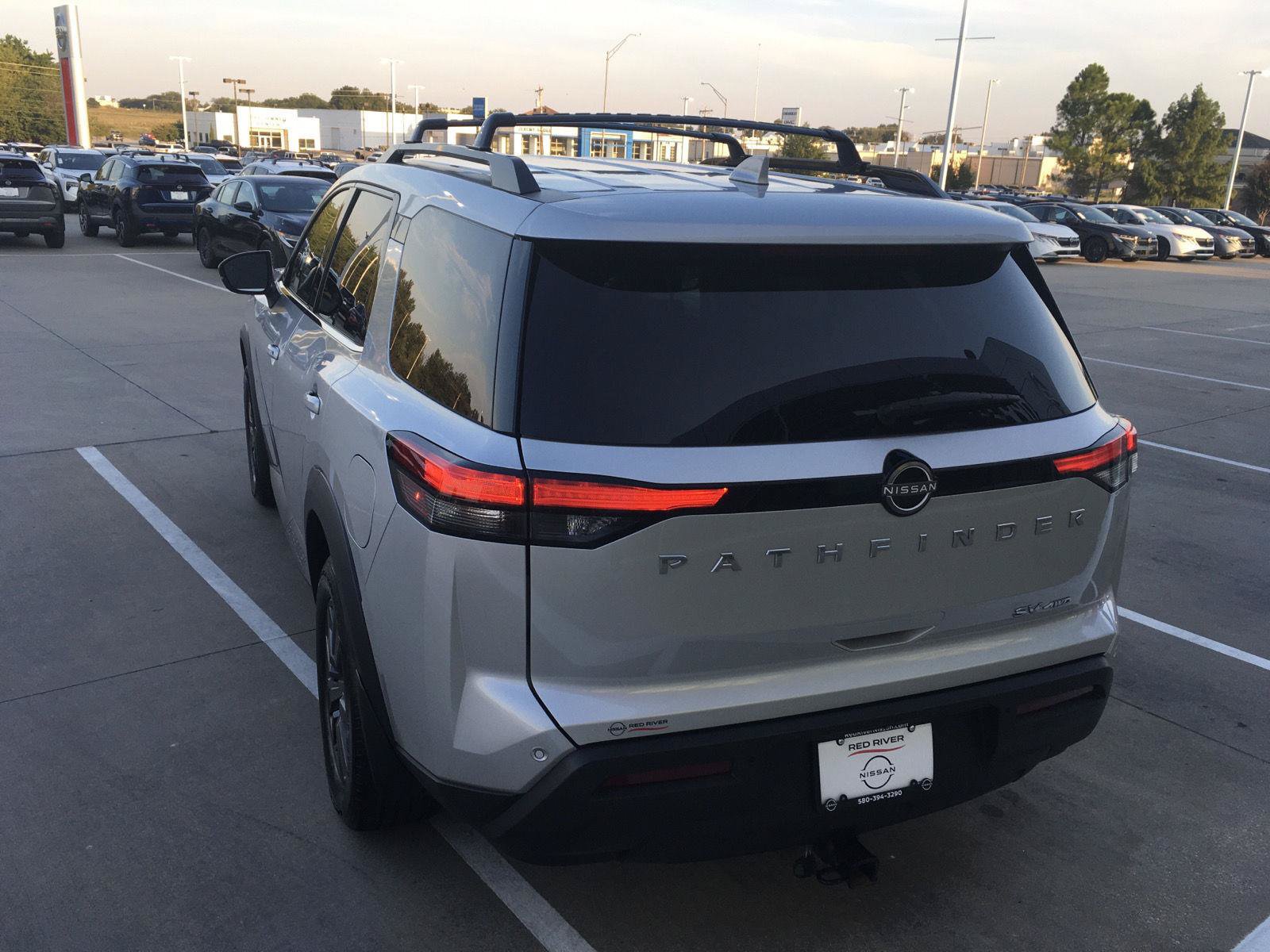 Used 2023 Nissan Pathfinder SV AWD/4WD image 12
