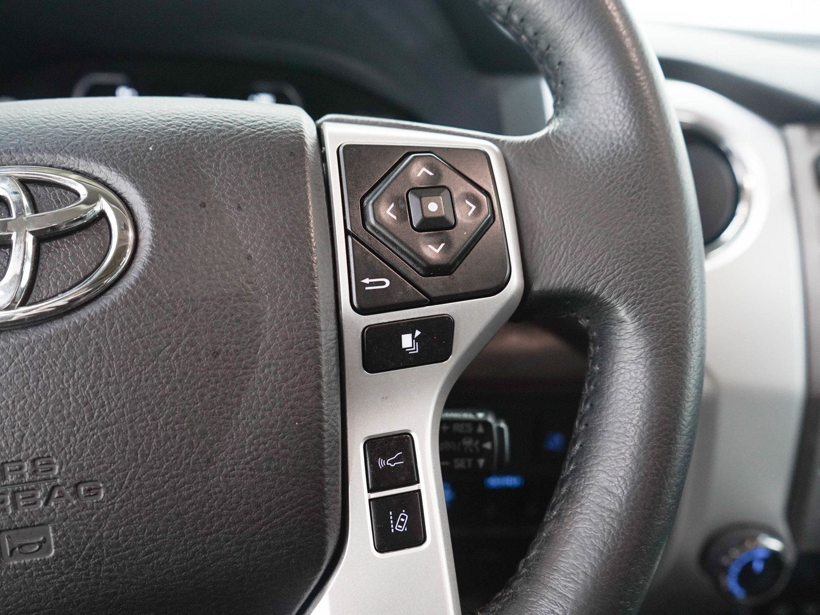 Used 2021 Toyota Tundra Limited w/ Limited Premium Package AWD/4WD image 27