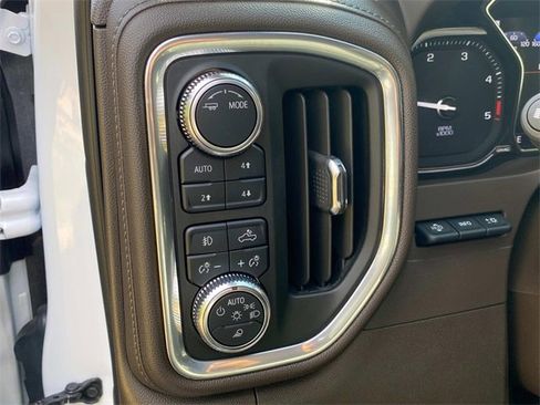 Used 2022 GMC Sierra 3500 Denali w/ Denali Ultimate Package image 16