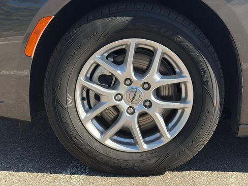 Used 2023 Chrysler Pacifica Touring-L FWD image 12