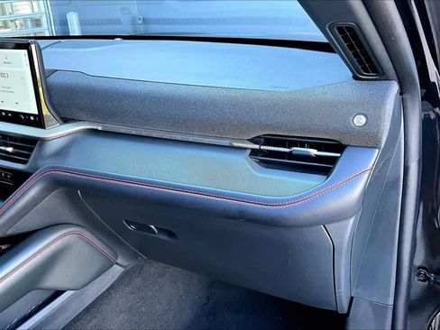 Used 2025 Ford Explorer ST-Line image 17