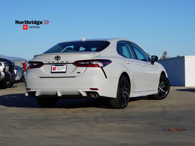 Used 2024 Toyota Camry SE w/ Convenience Package FWD image 6