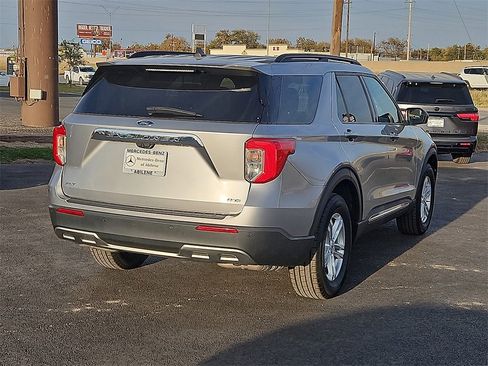 Used 2022 Ford Explorer XLT w/ Equipment Group 202A image 7