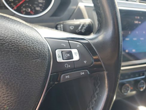 Used 2018 Volkswagen Tiguan SE w/ Front Fog Lights Package FWD image 17