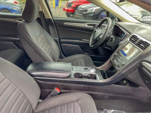 Used 2020 Ford Fusion SE FWD image 38