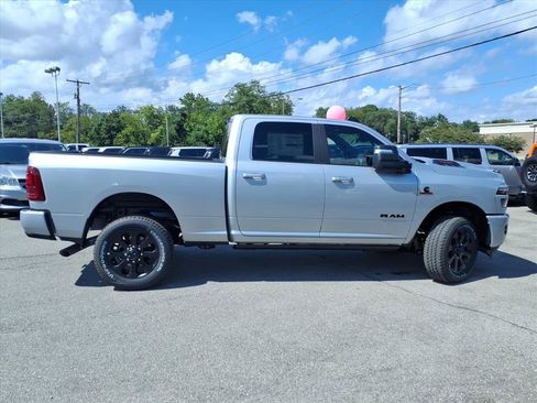 New 2026 RAM 2500 Laramie AWD/4WD image 3