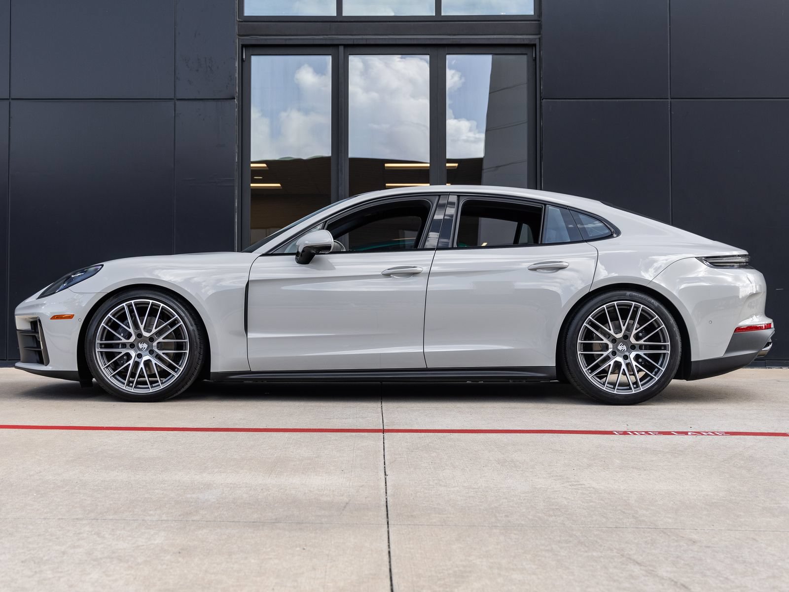 New 2026 Porsche Panamera 4 AWD/4WD image 2