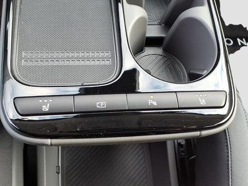 Used 2025 Hyundai Ioniq 5 SE image 18