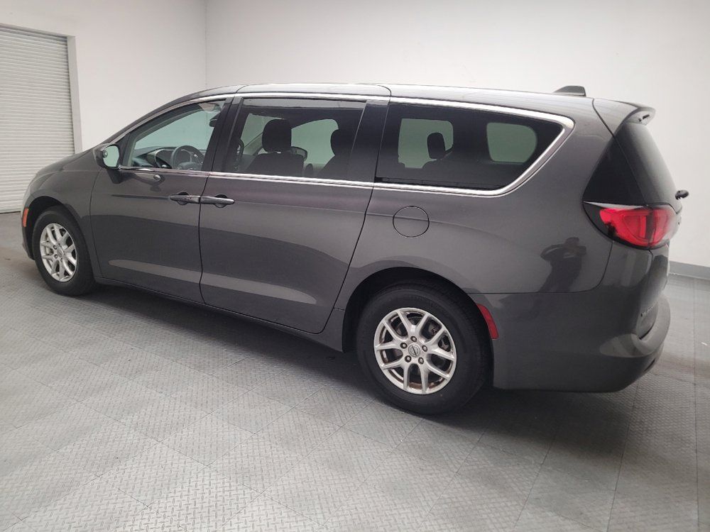 Used 2021 Chrysler Voyager LX FWD image 3