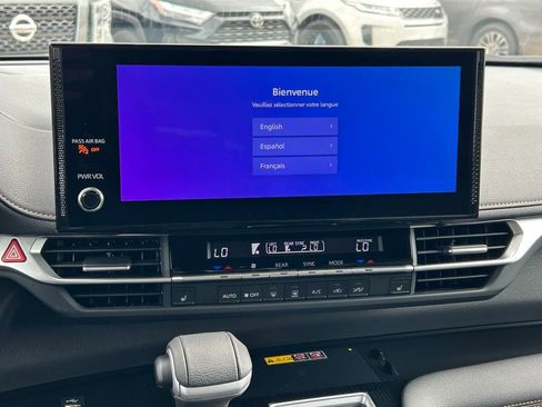 Used 2025 Toyota Sienna XLE Woodland Edition image 23