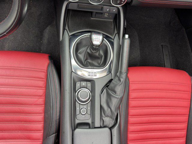 Used 2019 FIAT 124 Spider Abarth w/ Visibility Group RWD image 28