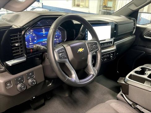 Used 2024 Chevrolet Silverado 1500 LT AWD/4WD image 8