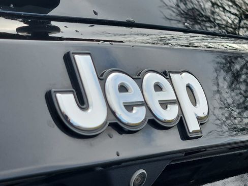 Certified 2022 Jeep Renegade Latitude w/ Convenience Group image 28